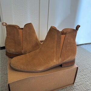 [SOLD] Urban Outfitters Brown Suede Chelsea Boots